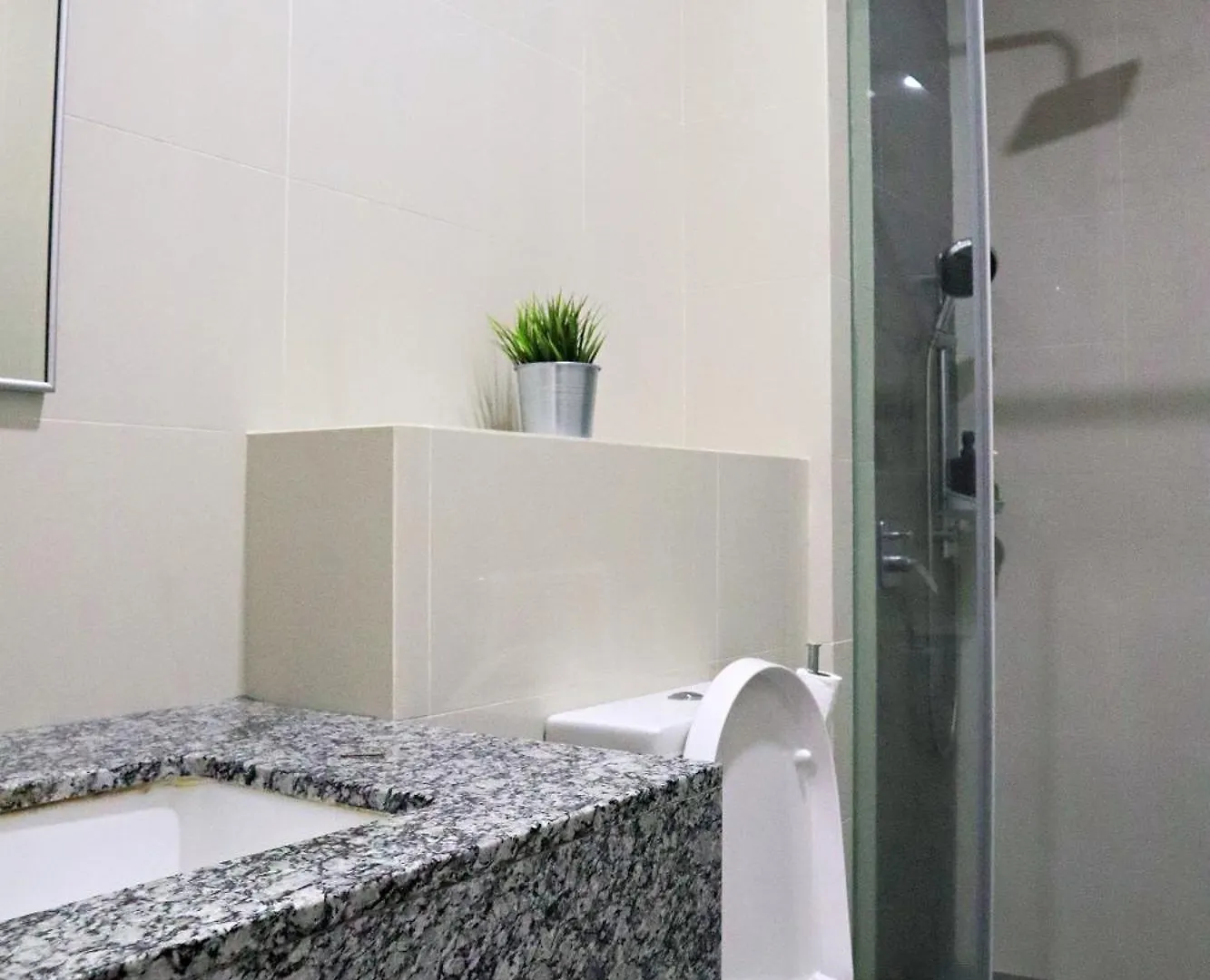 5 Pax Santorini Colour Themed Suite At Paradigm Mall,Pj Petaling Jaya 0*,