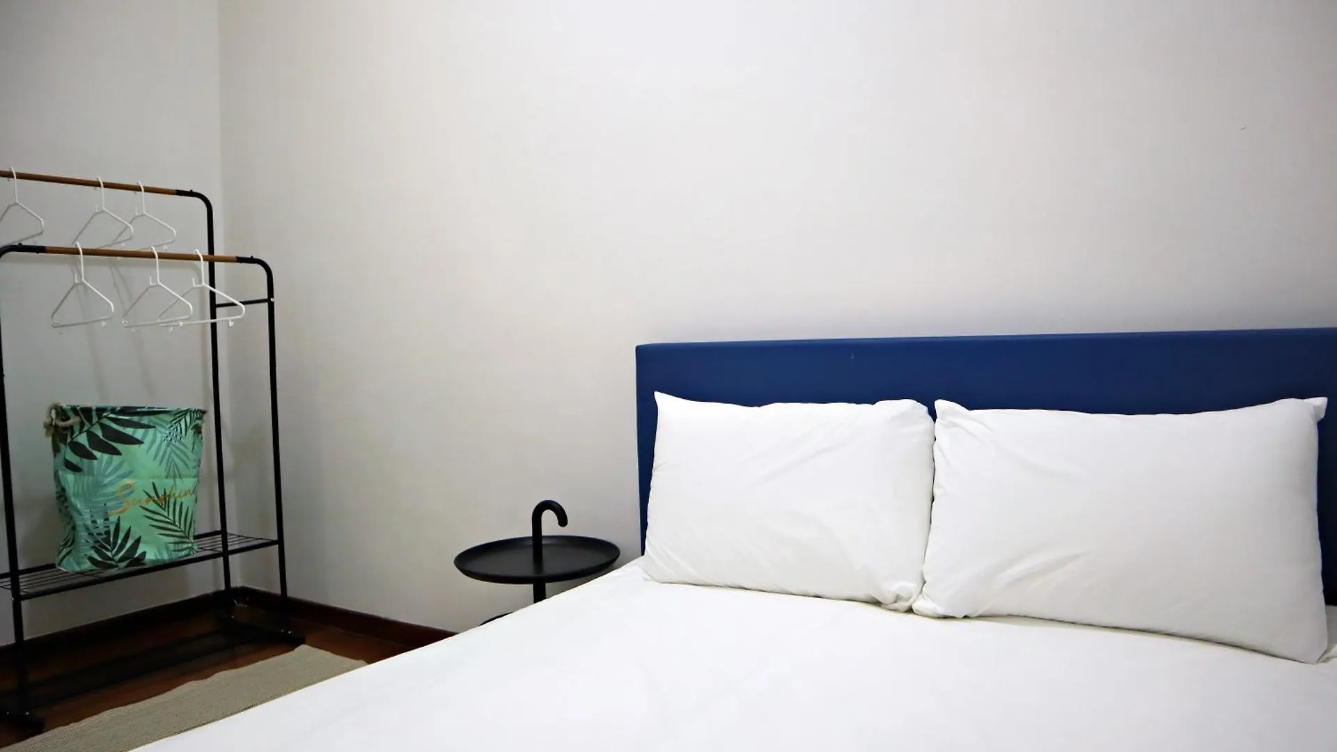 5 Pax Santorini Colour Themed Suite At Paradigm Mall,Pj Petaling Jaya Malaysia