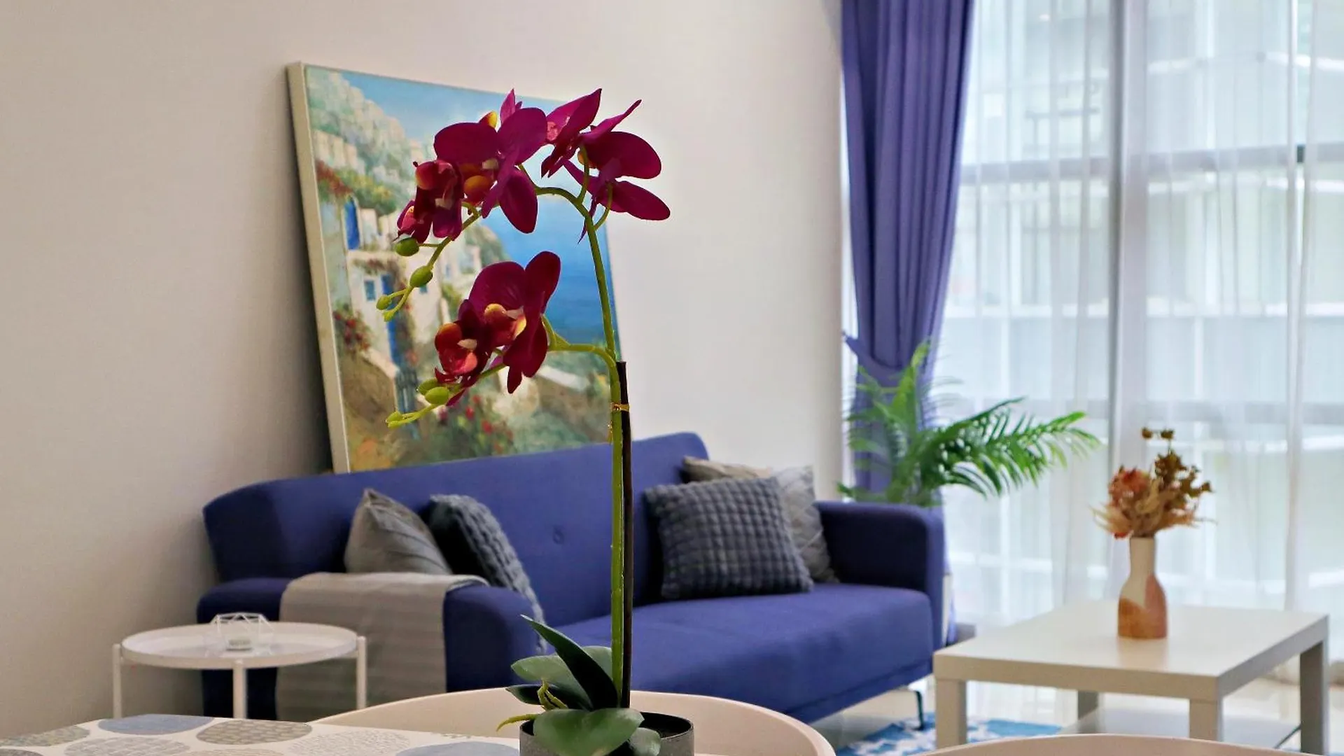 5 Pax Santorini Colour Themed Suite At Paradigm Mall,Pj Petaling Jaya